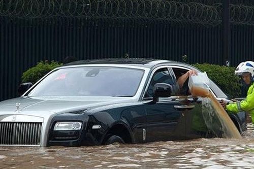 Những rủi ro khi mua phải ô tô bị thủy kích