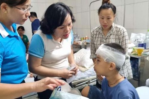 Nữ doanh nhân Hà Nội gửi yêu thương bà con vùng lũ Lào Cai, Yên Bái