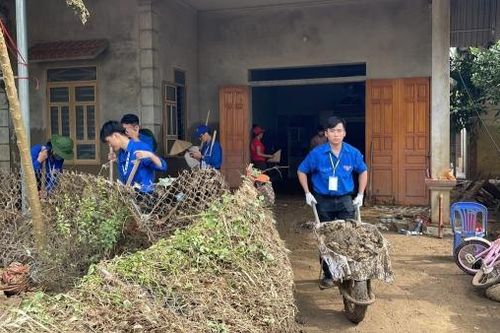 70 tình nguyện viên EPU tham gia khắc phục mưa lũ tại Hà Nội và Yên Bái