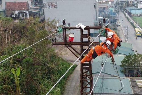 Phấn đấu khôi phục cấp điện cho người dân Quảng Ninh vào ngày 20/9