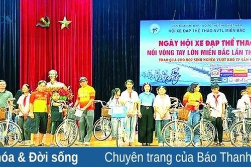 'Nâng bước' cho những học sinh hoàn cảnh khó khăn đến trường