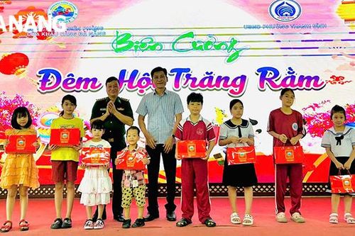 Mang Tết Trung thu đến với trẻ em khu vực biên giới biển