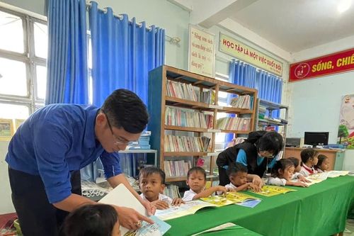 Sách về làng: Lan tỏa văn hóa đọc tới thiếu nhi vùng khó
