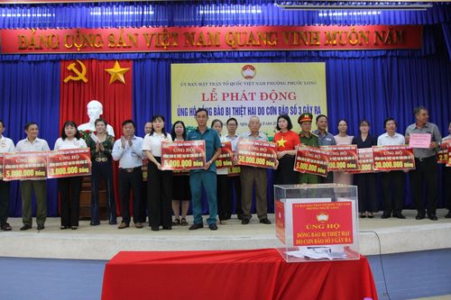 Mặt trận phường Phước Long vận động ủng hộ hơn 390 triệu đồng khắc phục hậu quả cơn bão số 3