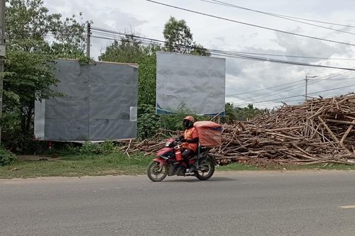 Pa nô tuyên truyền không còn nội dung