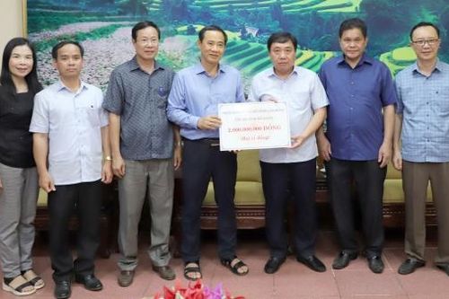 Lâm Đồng trao tiền hỗ trợ Hà Giang khắc phục hậu quả thiên tai