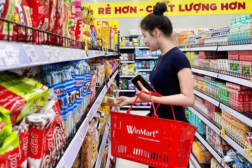 Bảo đảm nguồn cung hàng hóa thiết yếu sau mưa bão