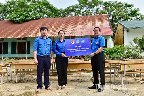 Trung ương Đoàn trao quà và hỗ trợ khắc phục hậu quả bão số 3 trên địa bàn Tuyên Quang