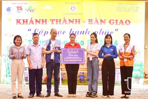 Bàn giao công trình 'Lớp học hạnh phúc' tại Sảng Mộc
