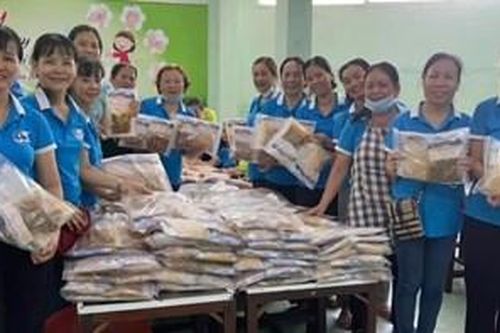 Trao quà Trung thu cho trẻ em có hoàn cảnh khó khăn