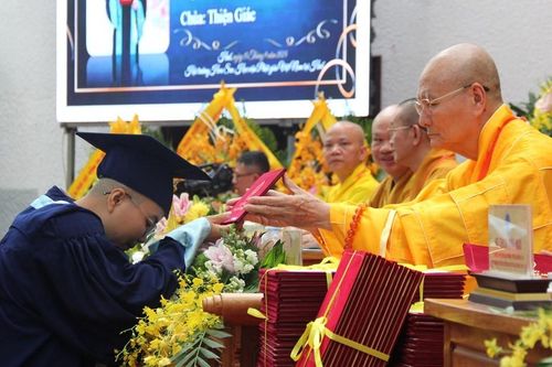 Học viện Phật giáo VN tại Huế tổ chức Lễ trao bằng tốt nghiệp Cử nhân Phật học khóa XI (2020-2024)
