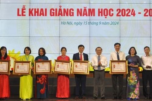 Học viện Tài chính khai giảng năm học mới và đón nhận các phần thưởng thi đua