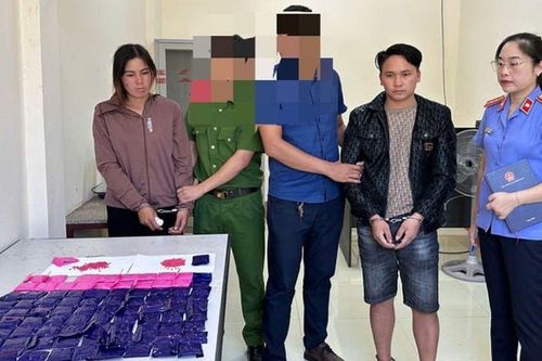 Bắt khẩn cấp cặp vợ chồng 'ôm' gần 17 nghìn viên ma túy