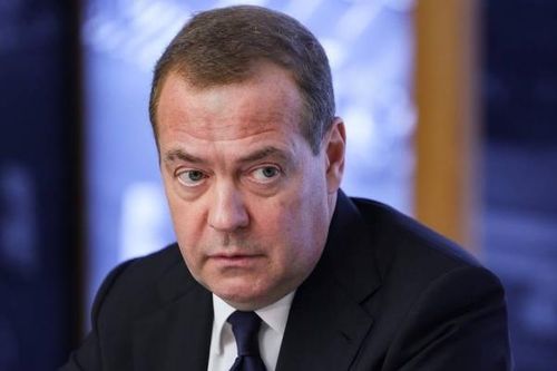 Ông Medvedev: 'Nga đang kiềm chế không sử dụng vũ khí hạt nhân'