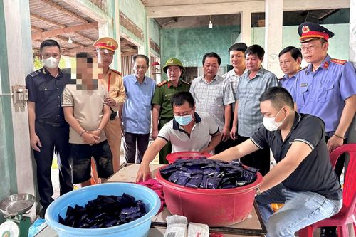 Quảng Bình: Bắt 2 đối tượng dùng 'hàng nóng' để vận chuyển 26 kg ma túy