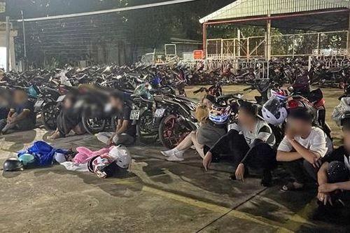 Chốt chặn vây bắt nhóm thanh thiếu niên tụ tập rú ga, nẹt pô