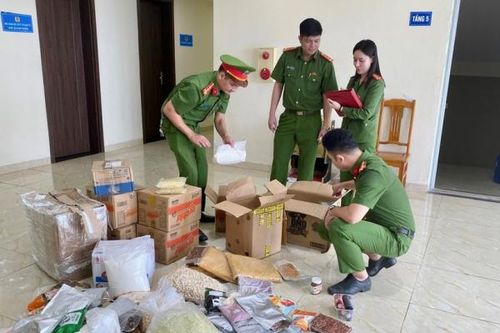 Thu giữ gần 2 tấn nguyên liệu sản xuất bánh Trung thu hết date