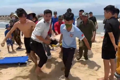 Tắm biển, một du khách bị sóng cuốn, tử vong