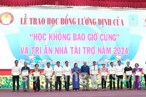 Sóc Trăng lần đầu tiên hưởng ứng chương trình trao học bổng 'Học không bao giờ cùng'