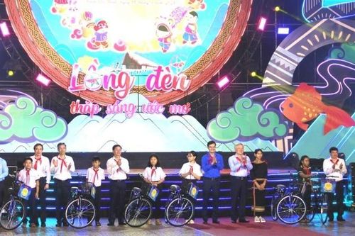 Phó Thủ tướng Thường trực Nguyễn Hòa Bình: Quan tâm để mọi trẻ em được đón Tết Trung thu, được học tập, sáng tạo trong yêu thương