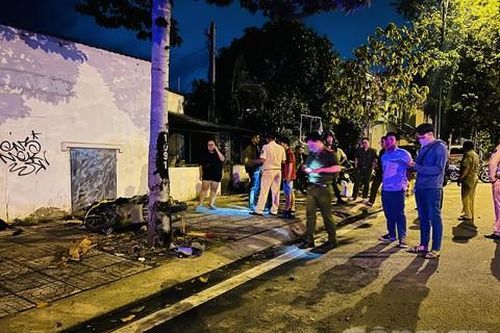 TPHCM: Nam sinh viên năm cuối tử vong khi xe máy lao vào cây xanh bên đường