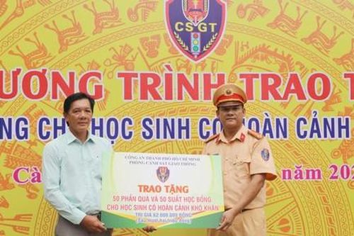 CSGT Công an TPHCM với hành trình về nguồn 'Theo dấu chân người anh hùng'