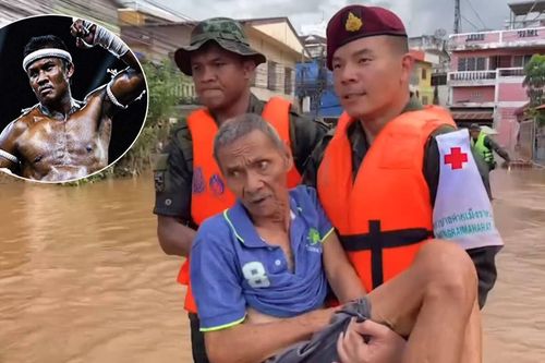'Thánh Muay' xông vào vùng lũ giải cứu người dân Thái Lan