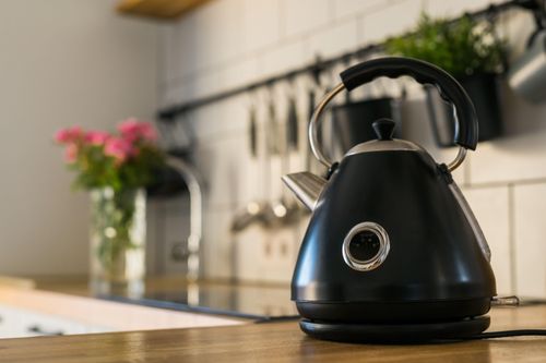 Cách dùng ấm điện an toàn, tiết kiệm