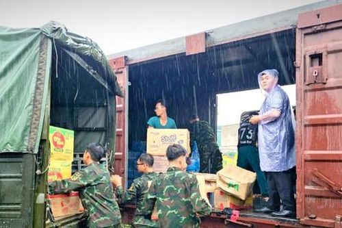 80 tấn hàng cứu trợ từ thành phố Hồ Chí Minh đến với Yên Bái, Phú Thọ