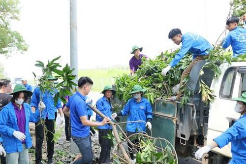 Hoàng Mai: Hơn 1.500 lượt đoàn viên, thanh niên tham gia tổng vệ sinh môi