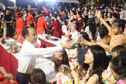 'Đêm hội Trăng rằm' quận Tây Hồ - Trung thu ấm áp yêu thương