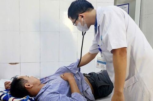 4 người ở Hà Tĩnh nhập viện cấp cứu sau bữa ăn tối tự nấu