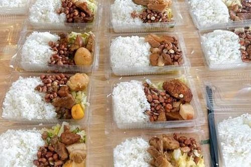 Hàng nghìn suất cơm 0 đồng được gửi tới nơi bà con đang bị ngập lụt tại Hà Nam