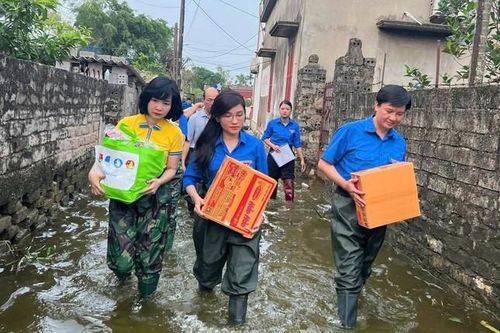 Trung Ương Đoàn trao quà hỗ trợ khắc phục hậu quả bão lũ tại nhiều tỉnh miền Bắc