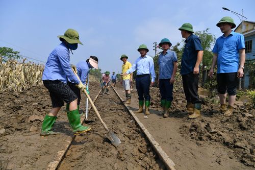 Thông toàn tuyến đường sắt Hà Nội- Lào Cai, đường sắt chở 700 tấn hàng cứu trợ