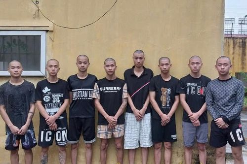 Khởi tố 8 đối tượng mang hung khí náo loạn đường phố