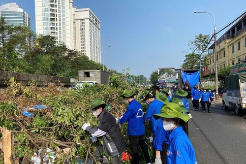 Phường Phúc Xá huy động nhiều lực lượng cùng nhân dân tổng vệ sinh đường phố