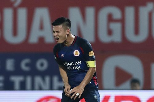 Dàn sao CLB CAHN câm lặng trước Hải Phòng