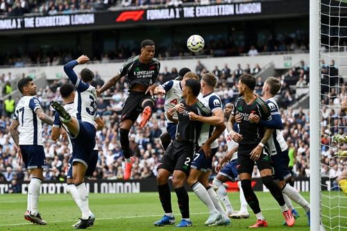 Bàn thắng của Arsenal gây tranh cãi