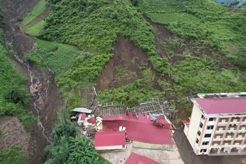 Trường học ở các tỉnh tâm bão, lũ đón học sinh trở lại