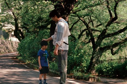 Cha mẹ mạnh mẽ sẽ nuôi dưỡng được một đứa trẻ kiên cường