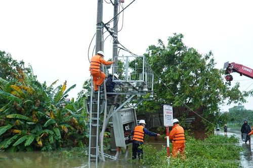 Thủy điện vẫn xả nước, sự cố điện vẫn tiếp tục được khắc phục