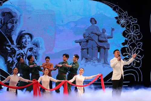 NSƯT Hoàng Tùng hát tôn vinh cha mẹ nhân dịp Tết Trung thu
