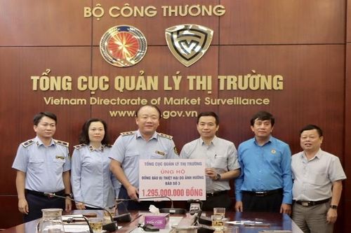 Lực lượng quản lý thị trường quyên góp hơn 2,3 tỷ đồng ủng hộ đồng bào vùng mưa lũ