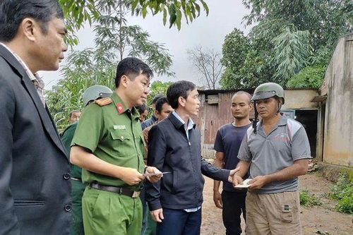 Tạm giữ hình sự tài xế lùi xe bất cẩn cán tử vong học sinh lớp 2 trong sân trường ở Đắk Lắk