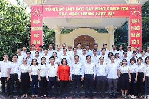 Văn phòng Thành ủy Đà Nẵng về nguồn thăm căn cứ cách mạng Hòn Tàu