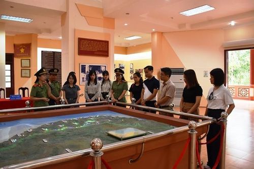Cục Công tác Đảng và công tác chính trị về nguồn tại Khu di tích An ninh Khu V