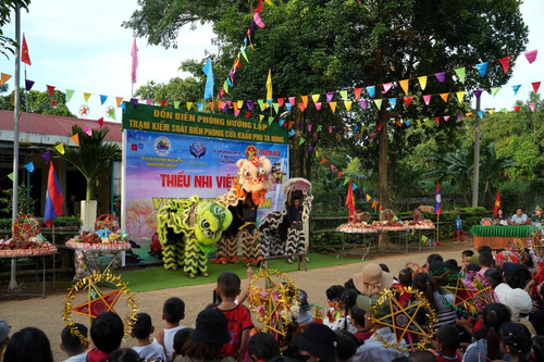 Mang Tết Trung thu đến với trẻ em vùng cao biên giới