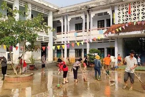 Nhiều trường ở các tỉnh 'tâm lũ' đón học sinh trở lại