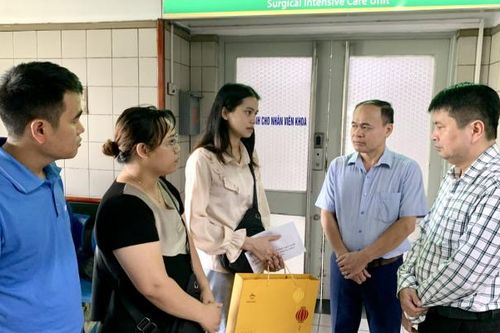 Hội Nhà báo Việt Nam thăm hỏi hội viên gặp nạn do ảnh hưởng của cơn bão số 3